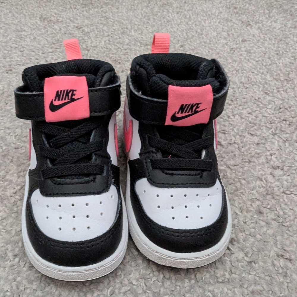 Nike Kids Black and Pink Sneakers - Picture 2 of 12